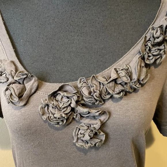 J Crew Medium Asymmetrical T Shirt Floral Ruffle Details on Swoop Neckline - Picture 2 of 6